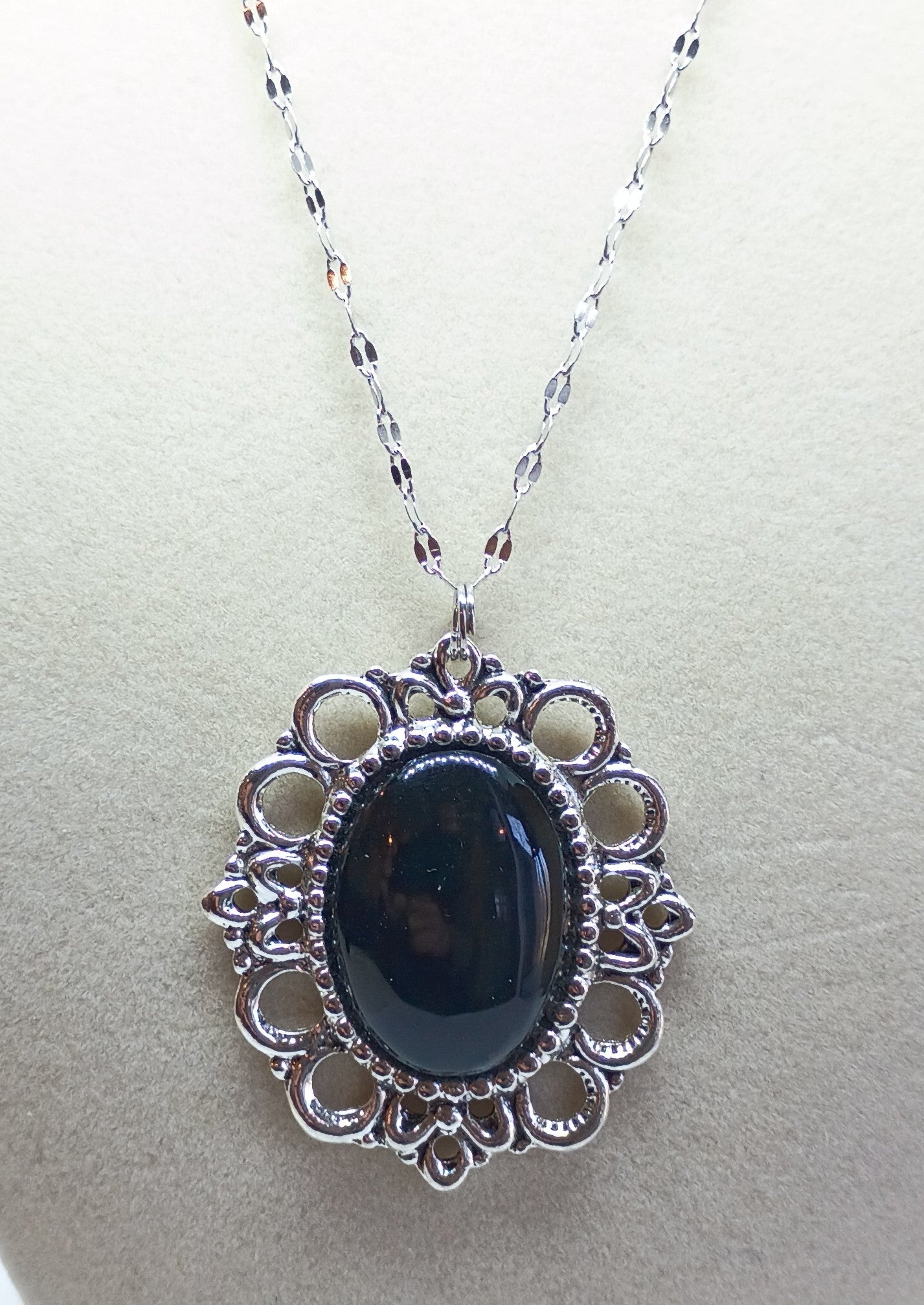 Black Agate Flower Necklace